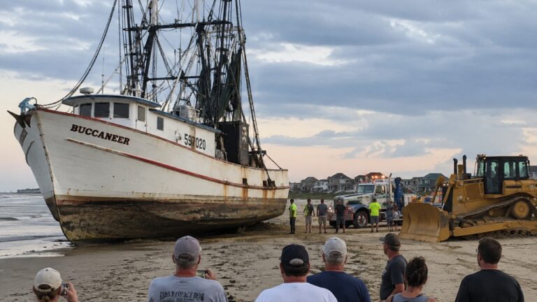 A 60-Ton Shrimp Boat Got Stuck on a Texas Beach — Then the Rescue Turned Into a Livestream Event